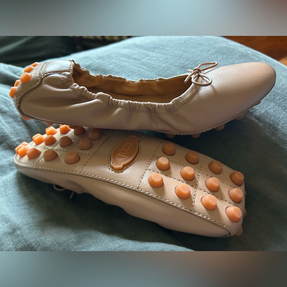 Tod's Leather Ballet Flat Rubber sole  driving moccasin excellent cond. sz 9